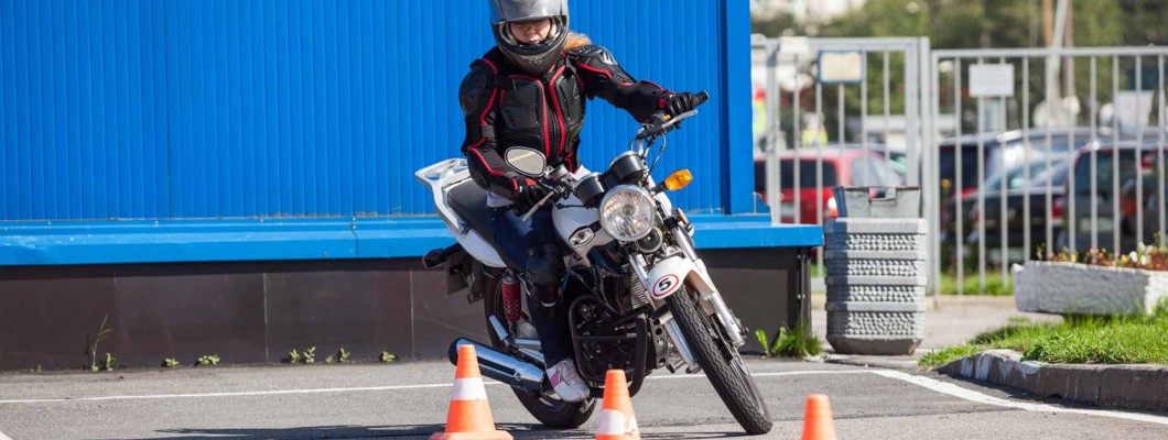 Cum iți iei permisul pentru motor începând de la 16 ani?